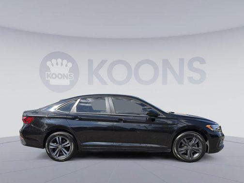 Deep Black 2022 Volkswagen Jetta 1.5T SE