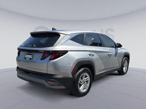 Shimmering Silver 2025 Hyundai TUCSON SE