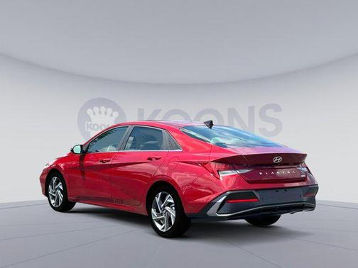 2025 Hyundai ELANTRA Limited