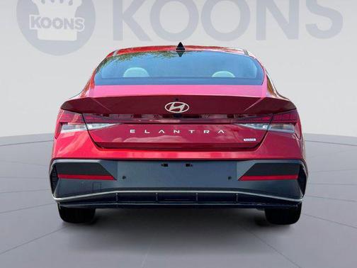 2025 Hyundai ELANTRA Limited