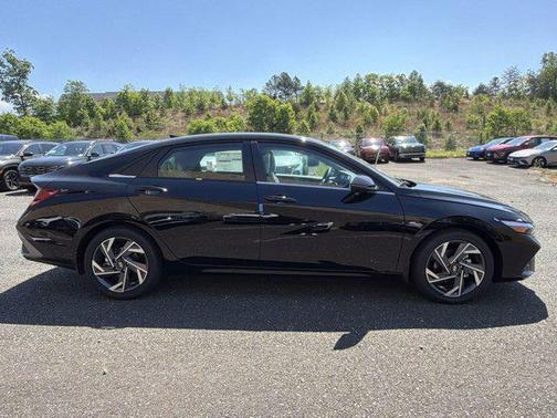 Abyss Black 2026 Hyundai ELANTRA Limited