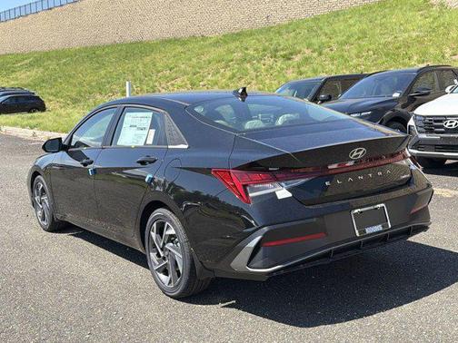 Abyss Black 2026 Hyundai ELANTRA Limited