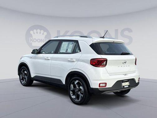 2025 Hyundai VENUE SEL