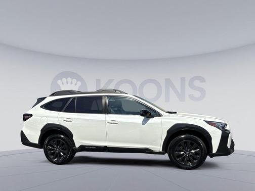 Crystal White Pearl 2023 Subaru Outback Onyx Edition