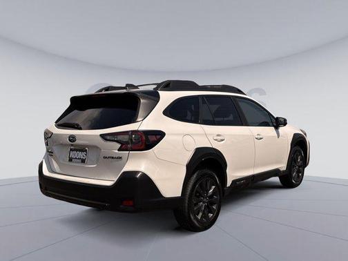 Crystal White Pearl 2023 Subaru Outback Onyx Edition