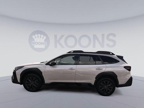 Crystal White Pearl 2023 Subaru Outback Onyx Edition