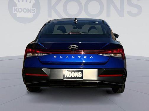 2025 Hyundai ELANTRA SEL