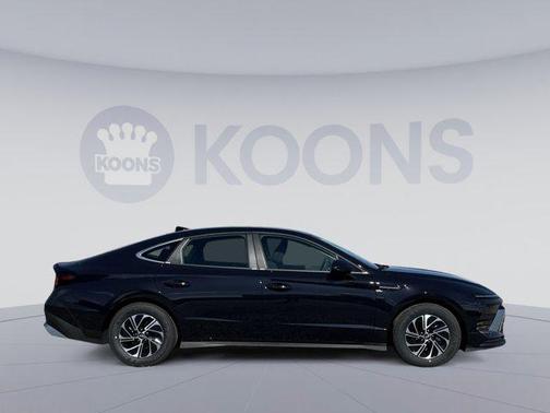 2026 Hyundai SONATA Hybrid Base