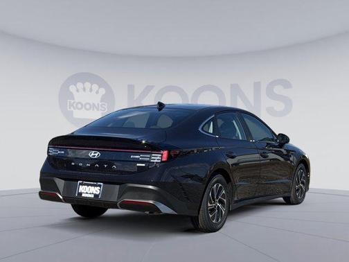 2026 Hyundai SONATA Hybrid Base