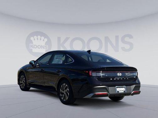 2026 Hyundai SONATA Hybrid Base