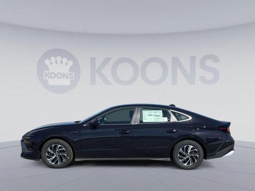 2026 Hyundai SONATA Hybrid Base