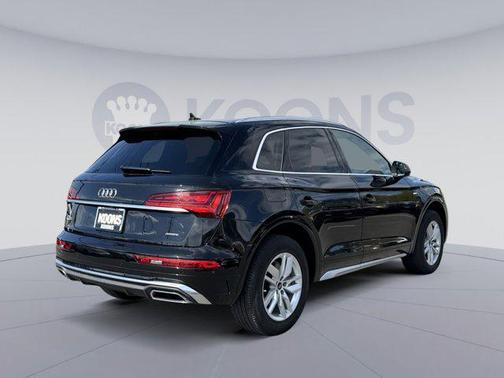 Mythos Black Metallic 2023 Audi Q5 45 S line Premium