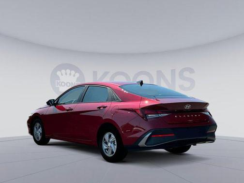 2025 Hyundai ELANTRA SE