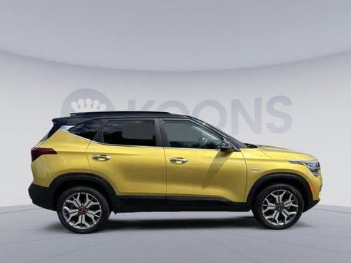 Starbright Yellow/Black Roof 2021 Kia Seltos SX Turbo