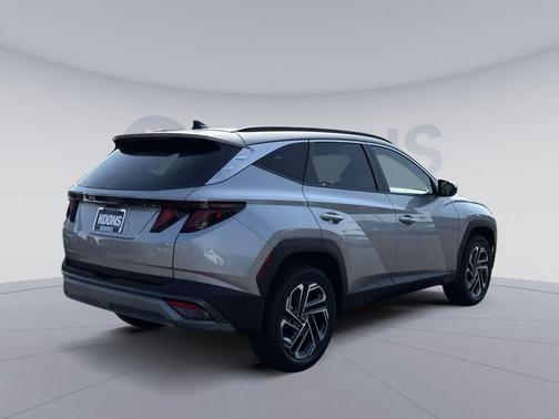 Shimmering Silver 2026 Hyundai TUCSON SEL Plus