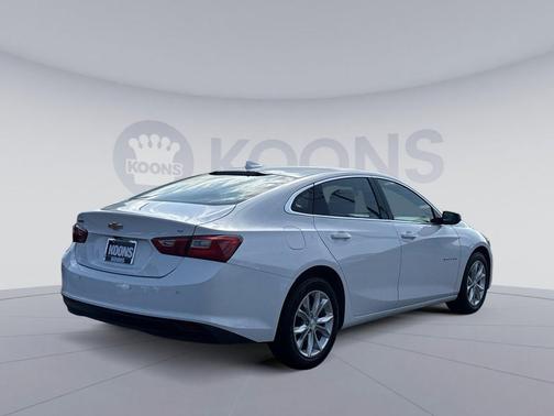 Summit White 2024 Chevrolet Malibu FWD 1LT