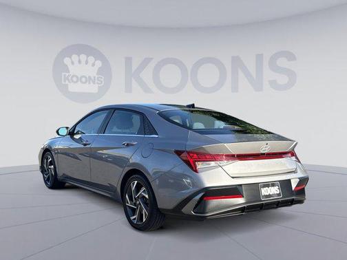 Fluid Metal 2025 Hyundai ELANTRA SEL