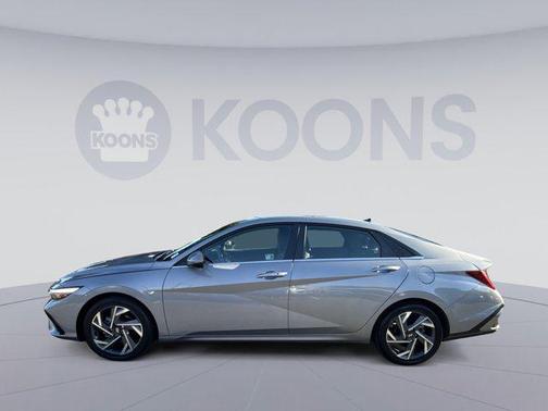 Fluid Metal 2025 Hyundai ELANTRA SEL