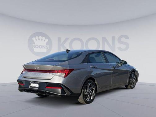 Fluid Metal 2025 Hyundai ELANTRA SEL