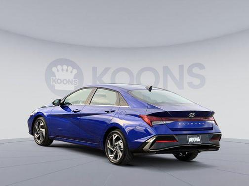 2025 Hyundai ELANTRA SEL