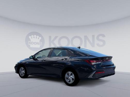 Abyss Black 2026 Hyundai ELANTRA SE