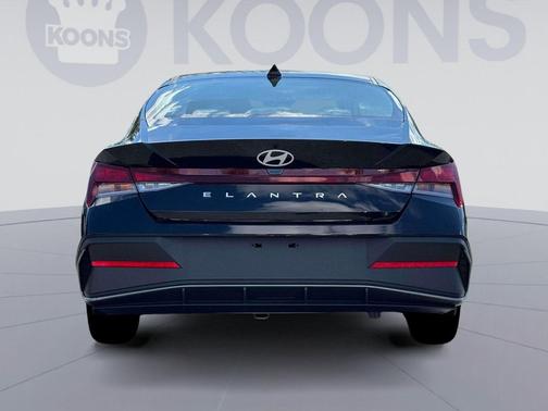 Abyss Black 2026 Hyundai ELANTRA SE