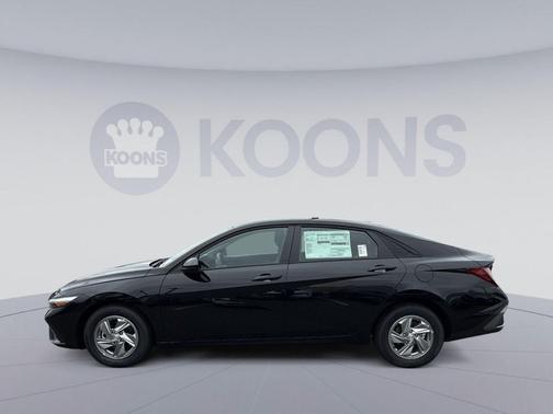 Abyss Black 2026 Hyundai ELANTRA SE