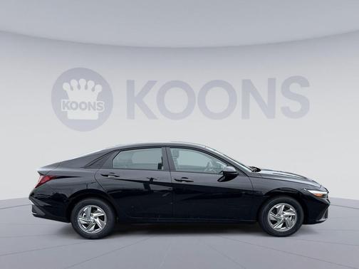 Abyss Black 2026 Hyundai ELANTRA SE