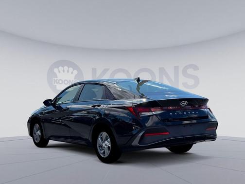 Abyss Black 2026 Hyundai ELANTRA SE