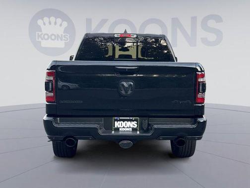 Diamond Black Crystal Pearlcoat 2019 RAM 1500 Laramie