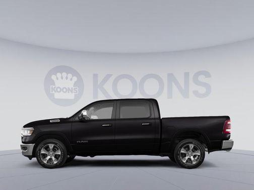 Diamond Black Crystal Pearlcoat 2019 RAM 1500 Laramie