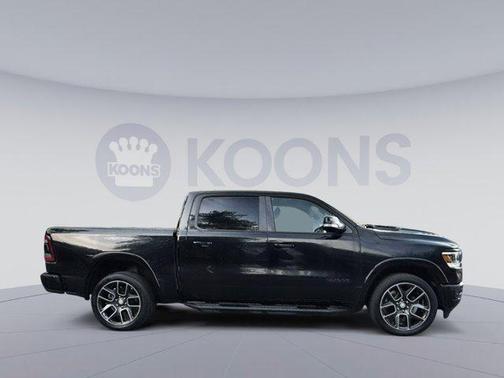 Diamond Black Crystal Pearlcoat 2019 RAM 1500 Laramie