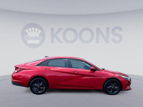 2022 Hyundai ELANTRA SEL