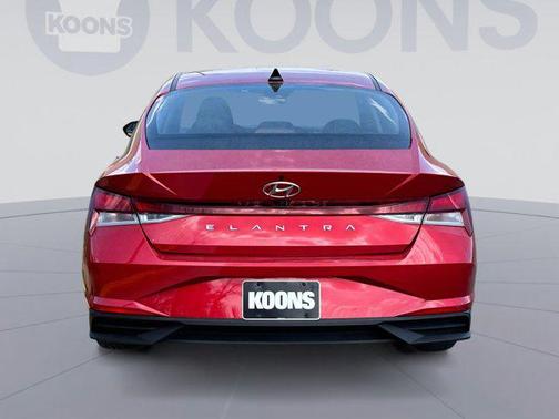 2022 Hyundai ELANTRA SEL