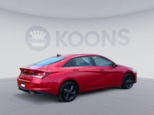 2022 Hyundai ELANTRA SEL