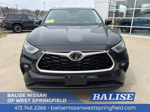 Midnight Black Metallic 2025 Toyota Highlander XLE