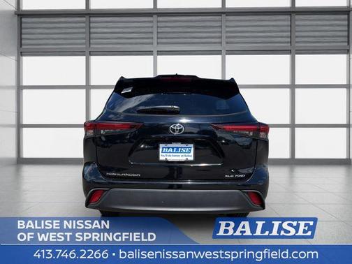Midnight Black Metallic 2025 Toyota Highlander XLE