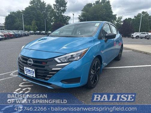Arctic Blue Met 2025 Nissan Versa 1.6 SR