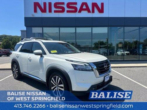 White 2022 Nissan Pathfinder Platinum