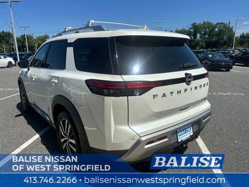 White 2022 Nissan Pathfinder Platinum