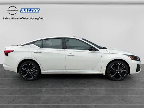 Pearl White Tri-Coat 2026 Nissan Altima SR