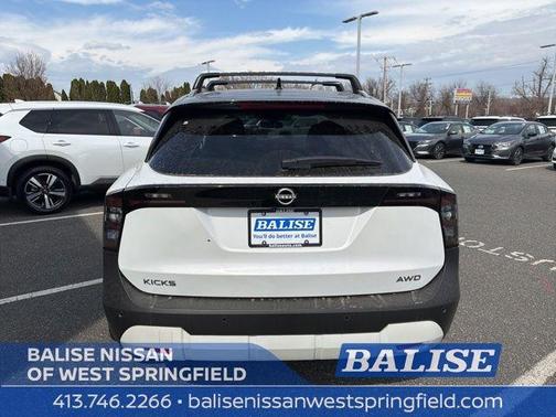 2t Wht Blk Roof 2026 Nissan Kicks SV