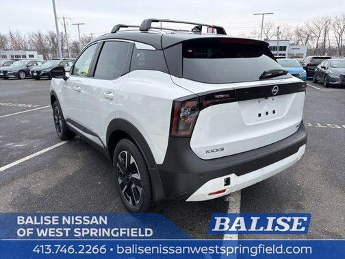 2t Wht Blk Roof 2026 Nissan Kicks SV