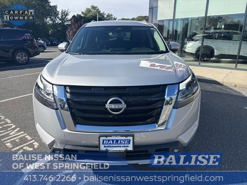 2022 Nissan Pathfinder SL