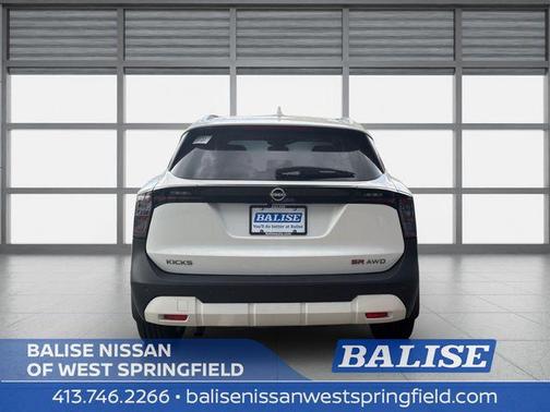 Aspen White Tri 2025 Nissan Kicks SR