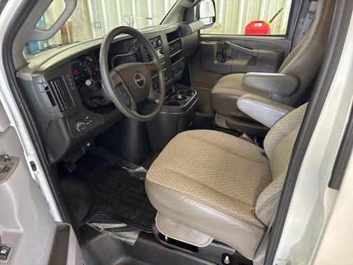 Summit White 2025 GMC Savana 3500 RWD 3500 Extended Wheelbase LT