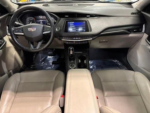 Argent Silver Metallic 2023 Cadillac XT4 Premium Luxury