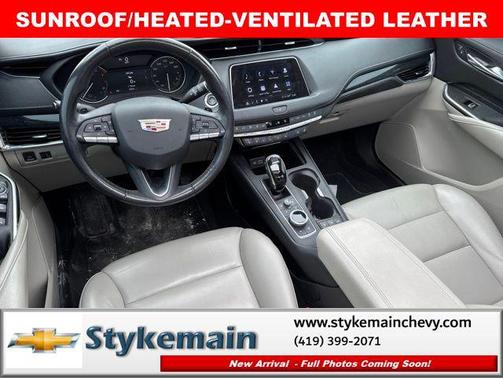 Argent Silver Metallic 2023 Cadillac XT4 Premium Luxury