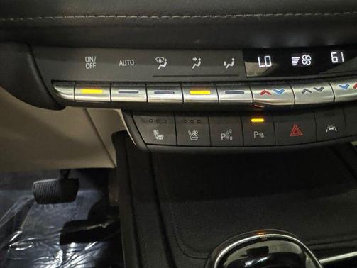 Argent Silver Metallic 2023 Cadillac XT4 Premium Luxury