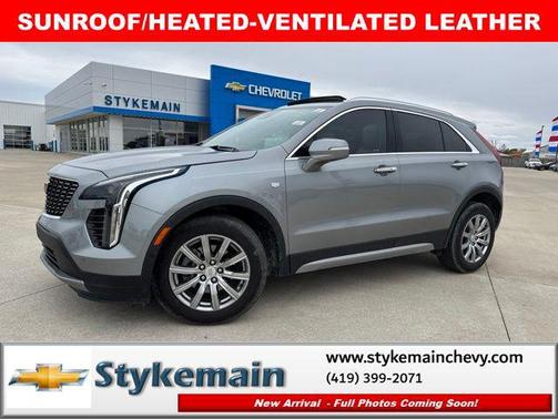 Argent Silver Metallic 2023 Cadillac XT4 Premium Luxury